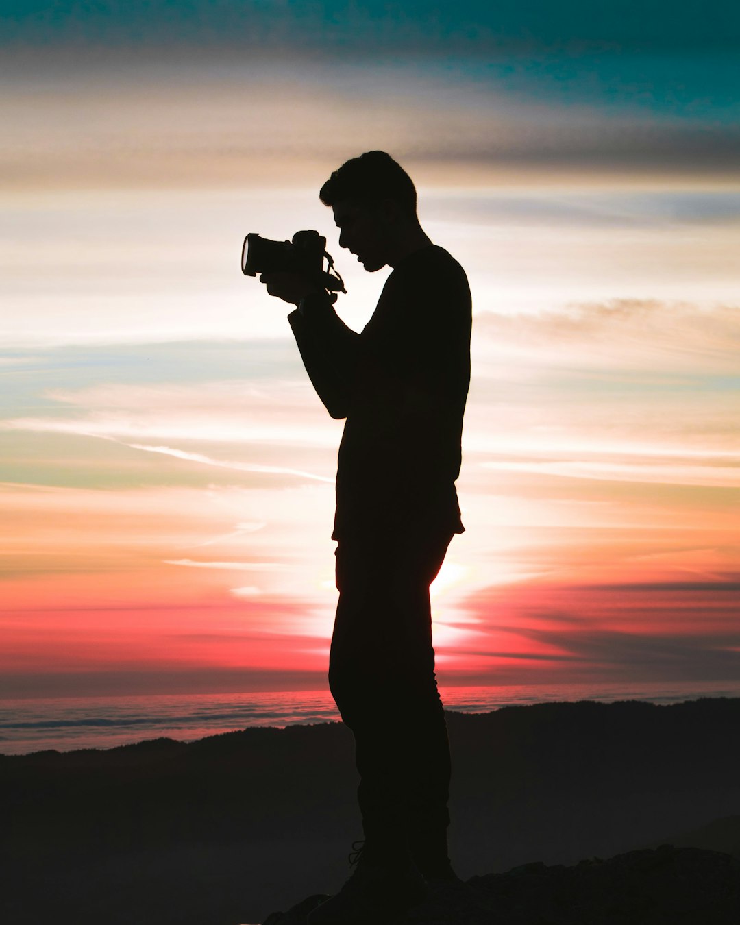 silhouette-photo-of-man-holding-camera-5oygrn-r9y4